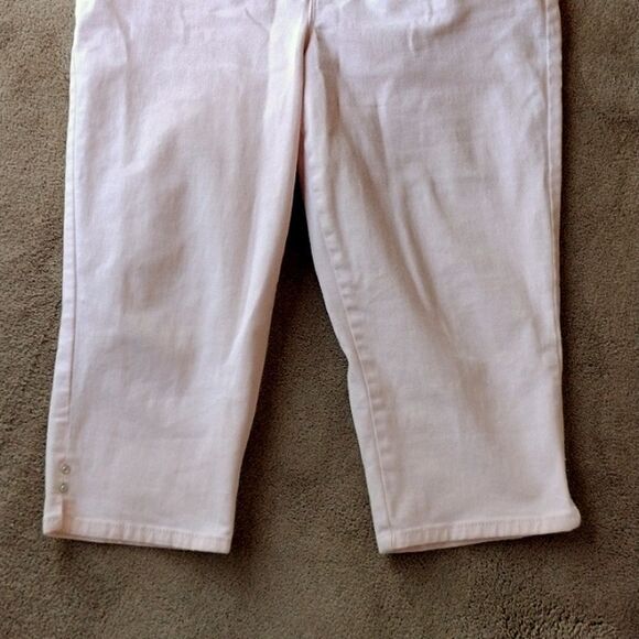 Gloria Vanderbilt All-Around Slimming Effect Cropped Jeans - Picture 3 of 11